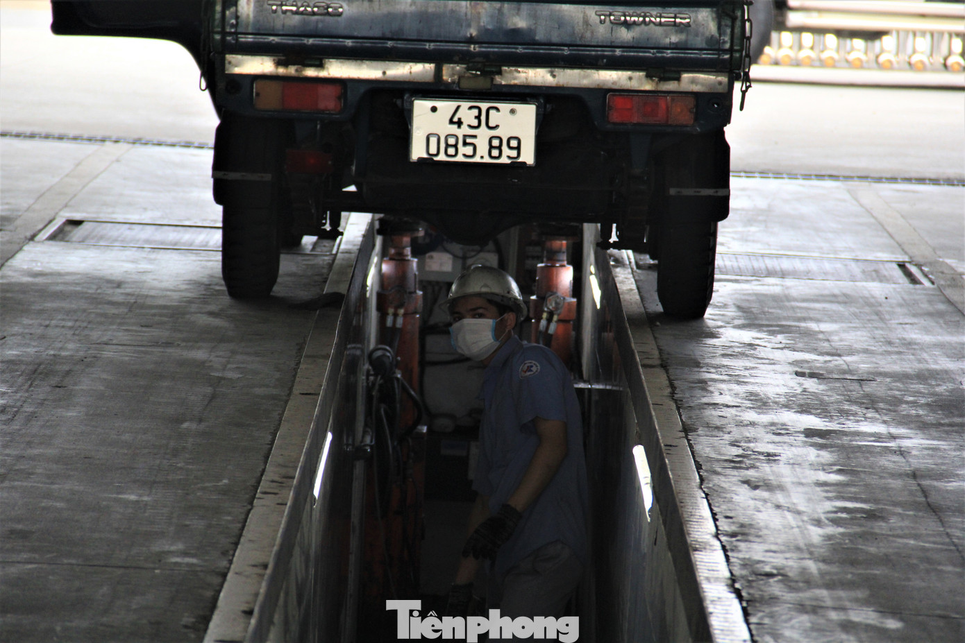 Mỗi ngày trung tâm kiểm định khoảng 50 xe, trong đó hơn một nửa là xe con. Trung tâm sẽ phát số thứ tự và giải quyết trong ngày. Mỗi ngày trung tâm kiểm định khoảng 50 xe, trong đó hơn một nửa là xe con. Trung tâm sẽ phát số thứ tự và giải quyết trong ngày.