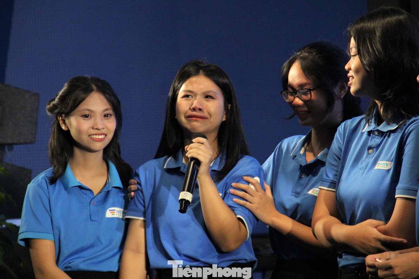 Các em vượt qua nỗi mất mát, đau thương vì đại dịch để đến với cánh cửa trường đại học. Ảnh: Thanh Hiền.