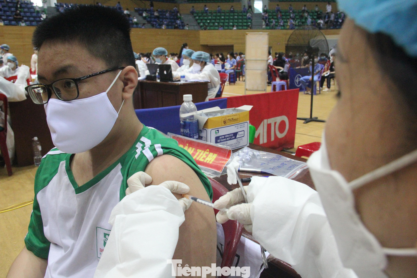 Các em được tiêm vắc xin Pfizer.