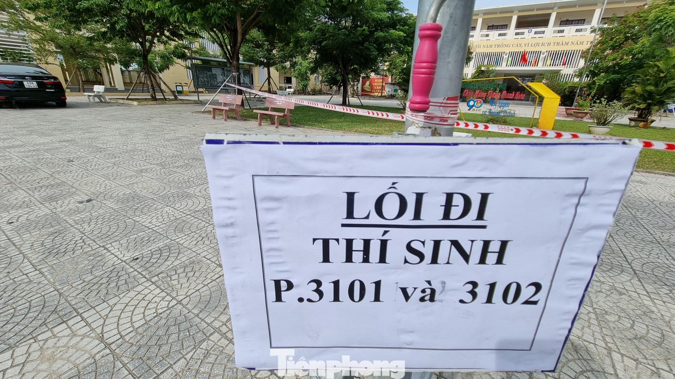 Thí sinh F1và F2 đi một lối, thí sinh khu vực cách ly y tế đi một riêng.