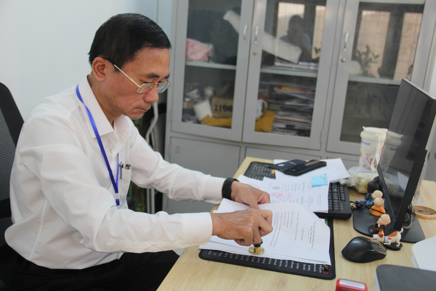 Tùy theo từng loại thủ tục, thời gian giải quyết nhanh chậm khác nhau, nhưng đội ngũ cán bộ luôn cố gắng hết sức để thực hiện nhanh nhất cho người dân.