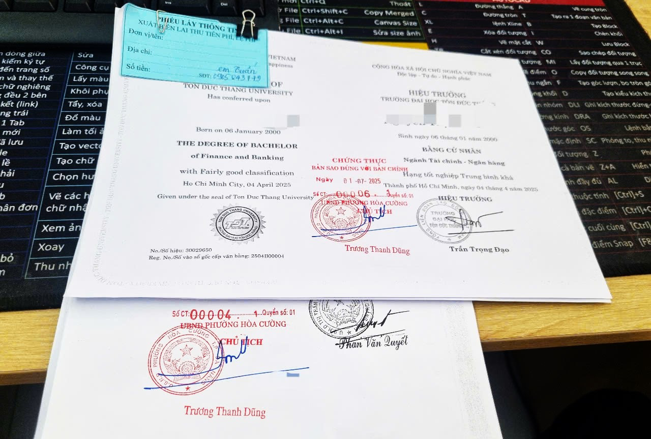 Một trong những giấy tờ đầu tiên đóng dấu mang tên phường Hòa Cường. Chị Nguyễn Thị Trinh (25 tuổi) bày tỏ rất hài lòng vì từ khi đến Trung tâm phục vụ hành chính công đến khi nhận giấy tờ đã giải quyết xong chỉ mất khoảng 20 phút dù lượng người rất đông. &quot;Tôi cũng thích tên phường mới, phường Hòa Cường trên giấy tờ. Cái tên này dễ nhớ vì trước đó có Hòa Cường Bắc, Hòa Cường Nam, đồng thời giúp mọi người dễ hình dung ra phường ở vị trí nào sau sắp xếp&quot;, chị bày tỏ.