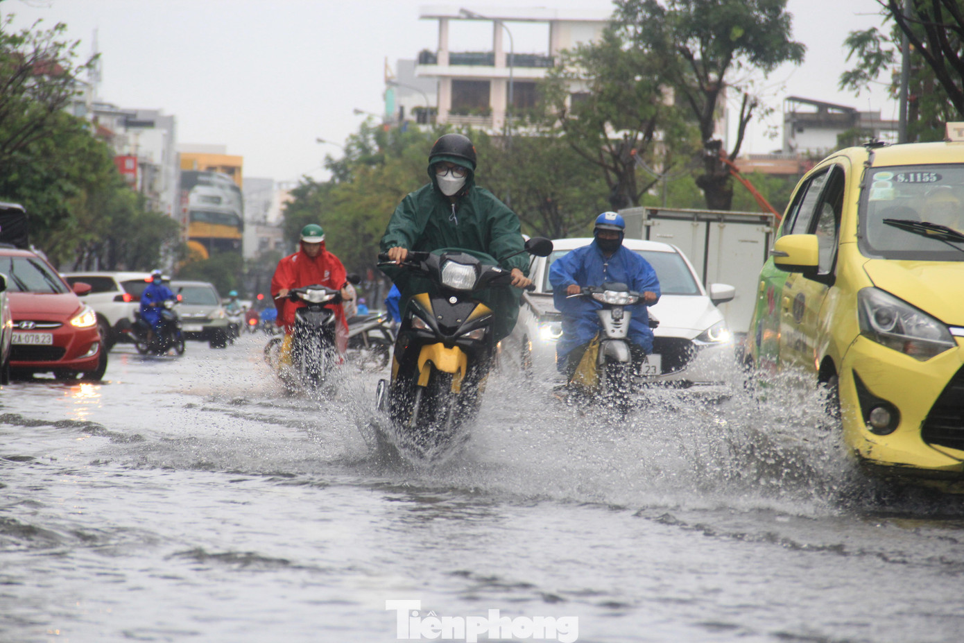 Một số tuyến đường trung tâm thành phố Đà Nẵng mỗi lần mưa lớn.