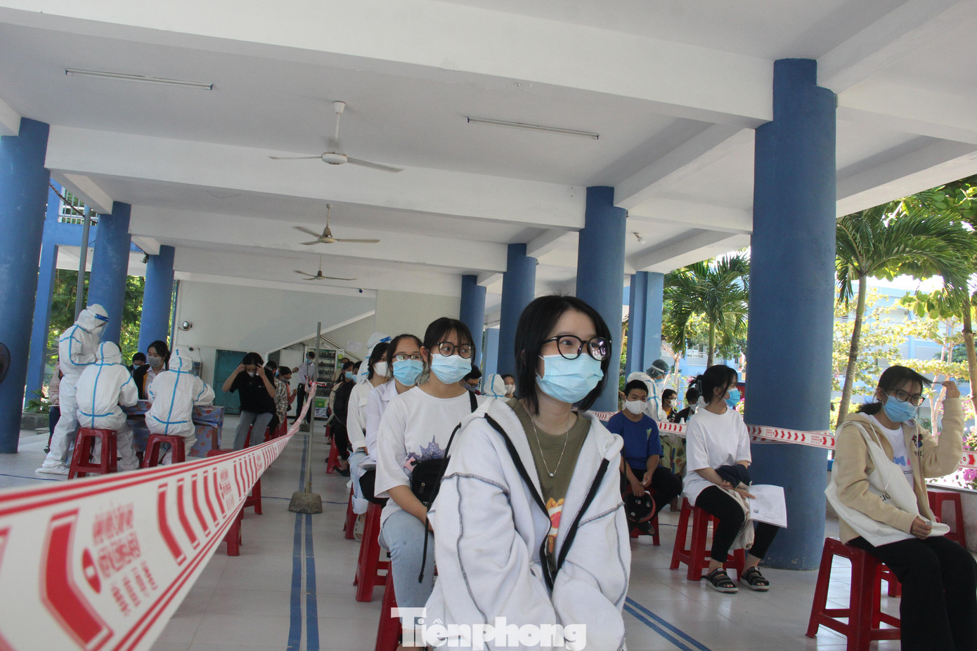 Ngày mai, (7/7), các em sẽ bước vào buổi thi đầu tiên trong kỳ thi Tốt nghiệp THPT với môn Ngữ Văn, thời gian làm bài 120 phút. Ngày mai, (7/7), các em sẽ bước vào buổi thi đầu tiên trong kỳ thi Tốt nghiệp THPT với môn Ngữ Văn, thời gian làm bài 120 phút.