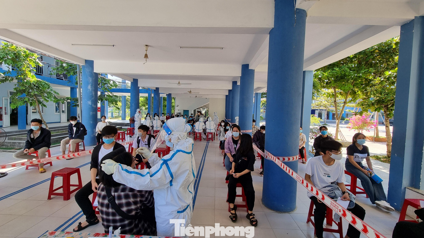 Khu vực lấy mẫu được bố trí nơi rộng rãi, thoáng mát, đảm bảo giãn cách. Ảnh: Thanh Trần. Khu vực lấy mẫu được bố trí nơi rộng rãi, thoáng mát, đảm bảo giãn cách. Ảnh: Thanh Trần.