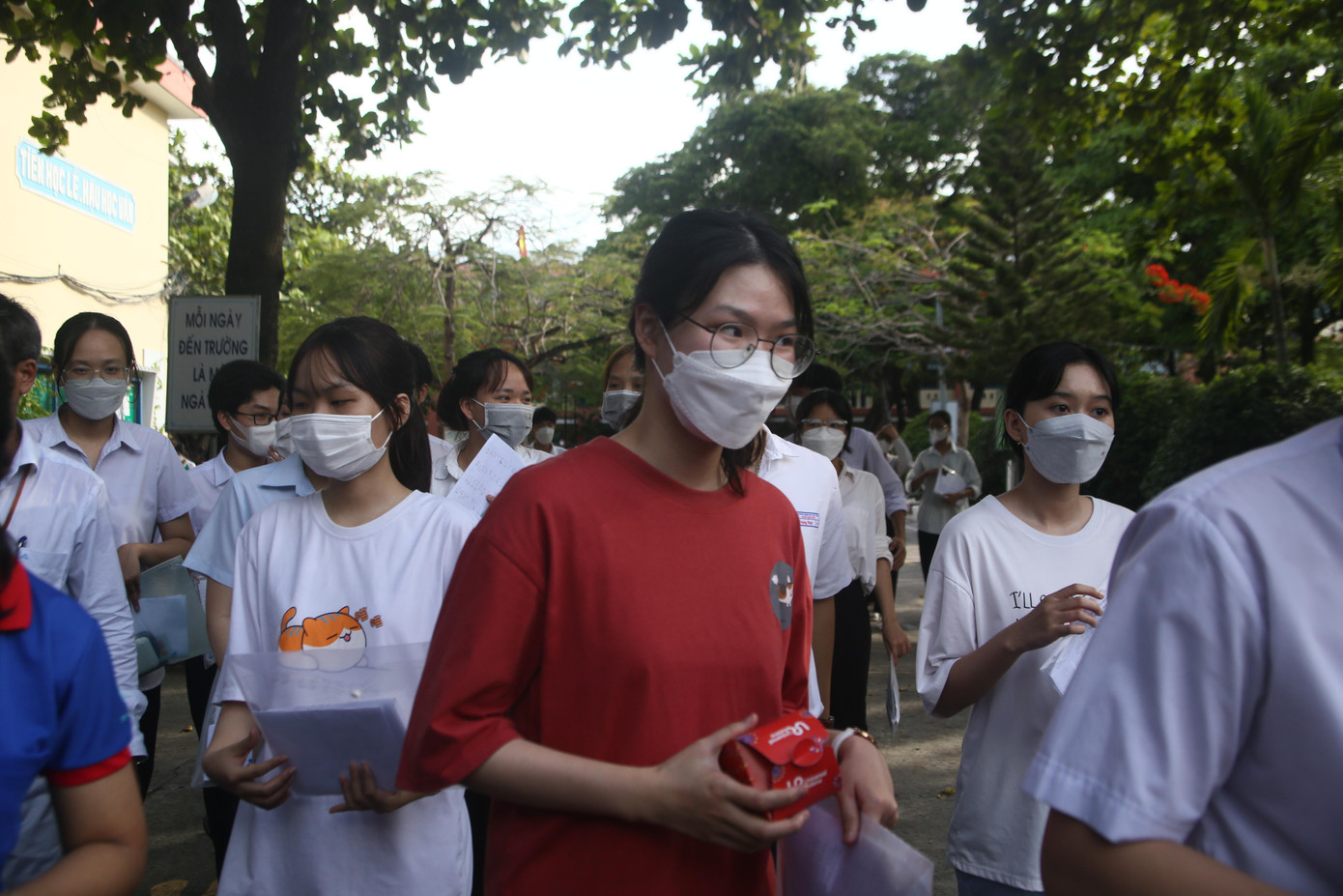 Thí sinh tại Đà Nẵng đánh giá đề thi môn Toán "dễ thở". Thí sinh tại Đà Nẵng đánh giá đề thi môn Toán "dễ thở".