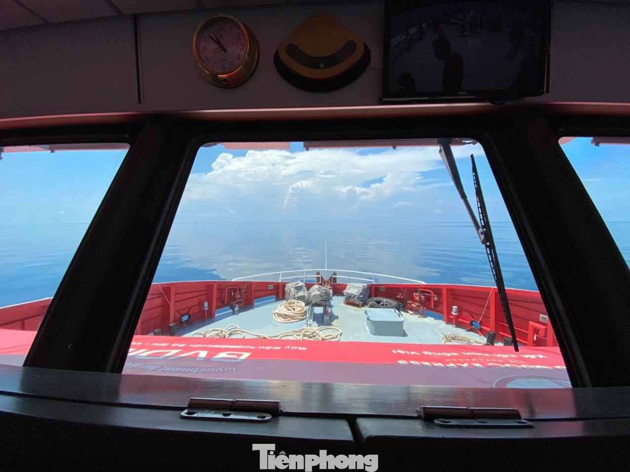 Ưu điểm của con tàu cao tốc hai thân này là an toàn, cân bằng và tính ổn định cao, giảm thiểu say sóng. Ưu điểm của con tàu cao tốc hai thân này là an toàn, cân bằng và tính ổn định cao, giảm thiểu say sóng.