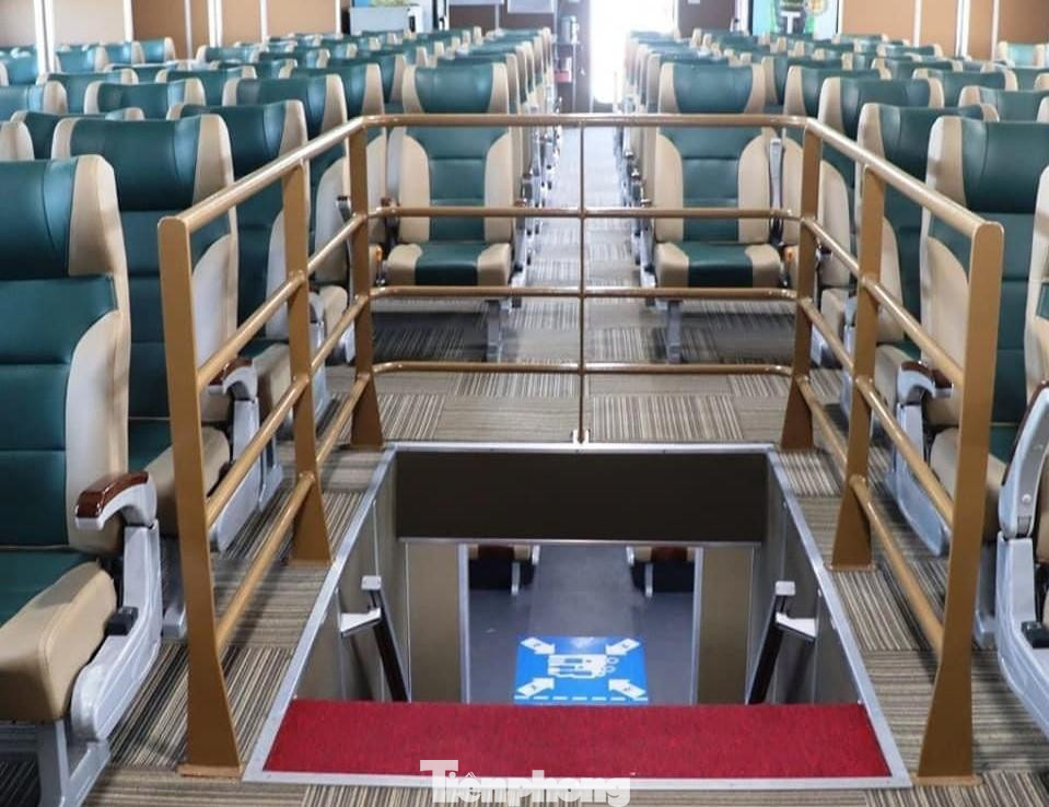 Tầng trên có 176 ghế. Tầng trên có 176 ghế.