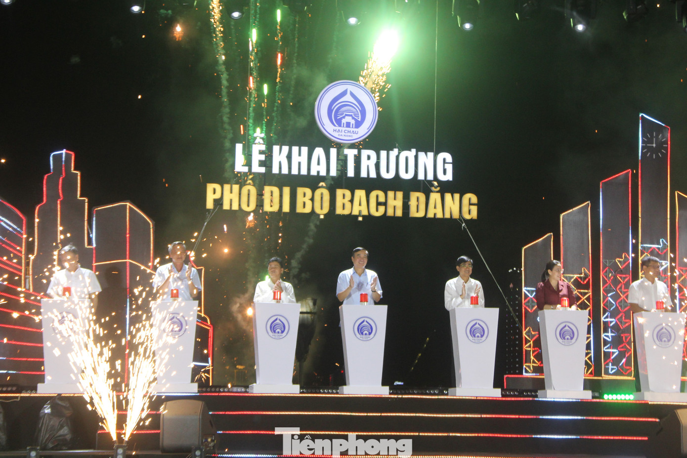 Ông Lê Tự Gia Thạnh - Chủ tịch UBND quận Hải Châu - cho hay, phố đi bộ là điểm nhấn văn hóa, thu hút đông đảo người dân và du khách, đồng thời nâng cao chất lượng quảng bá và tổ chức các loại hình văn hóa mang tính đặc trưng trên địa bàn quận. Ông Lê Tự Gia Thạnh - Chủ tịch UBND quận Hải Châu - cho hay, phố đi bộ là điểm nhấn văn hóa, thu hút đông đảo người dân và du khách, đồng thời nâng cao chất lượng quảng bá và tổ chức các loại hình văn hóa mang tính đặc trưng trên địa bàn quận.