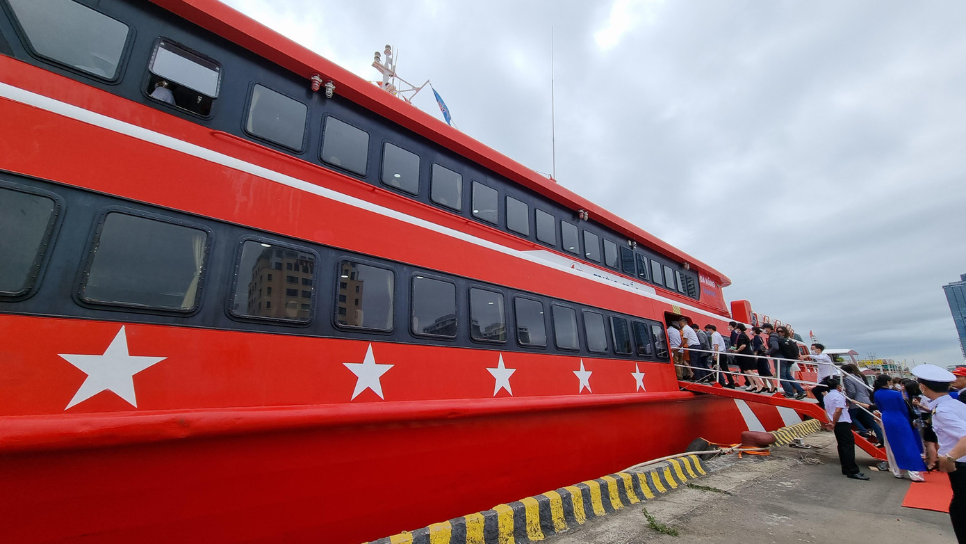 Giá vé dao động từ 590.000đ/lượt – 900.000đ/lượt tuỳ khoang ngồi. Hiện Phú Quốc Express đang giảm giá 20% cho tới hết ngày 30/4.