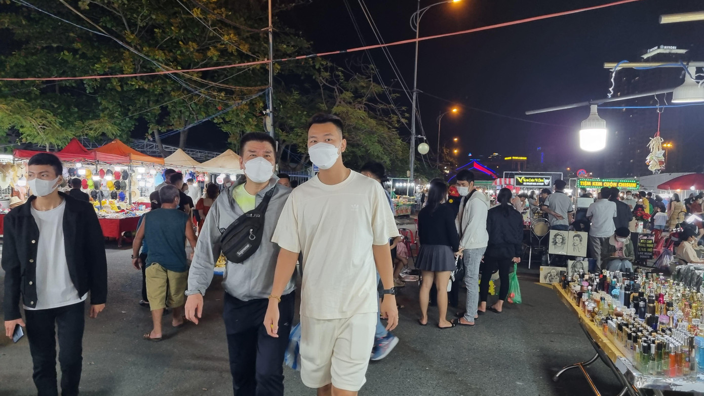 Trong chương trình kích cầu, các gói: nghỉ dưỡng nâng cao sức khoẻ, nghỉ dưỡng và chơi golf, vui chơi giải trí tại các điểm tham quan, vui chơi giải trí tại Bà Nà, Mikazuki, công viên suối khoáng nóng Núi Thần Tài… cùng các chương trình khuyến mãi từ 20-50% của các khách sạn, khu điểm du lịch cũng sẽ mang đến cho du khách rất nhiều sự lựa chọn.