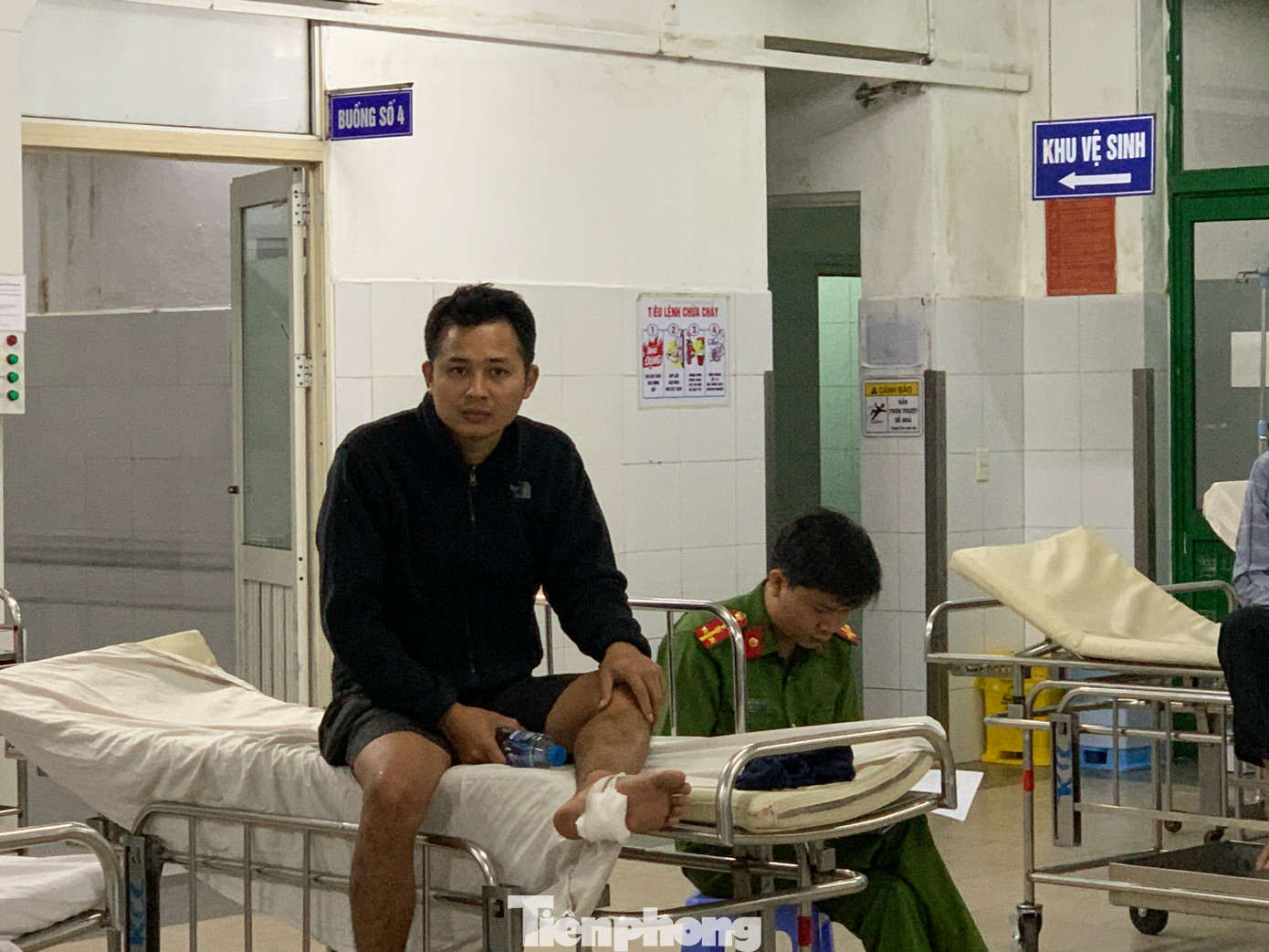 Xe lăn nhiều vòng khiến mọi người bị hất tung, chấn thương. Xe lăn nhiều vòng khiến mọi người bị hất tung, chấn thương.