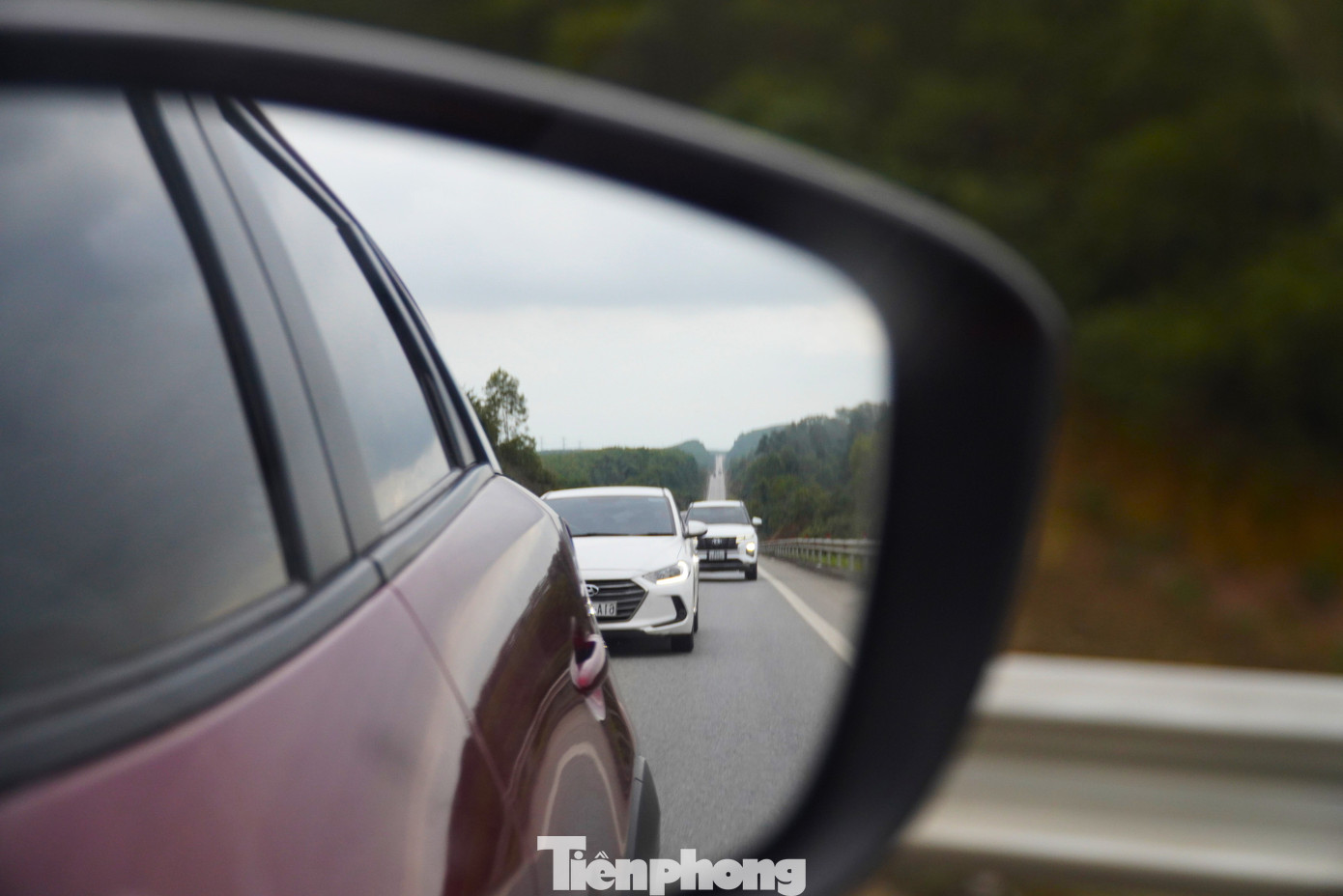 Tuyến cao tốc Cam Lộ - La Sơn - Túy Loan dài hơn 170km. Ô tô cá nhân thường chọn di chuyển trên tuyến này vì đường thông thoáng, không có trạm thu phí. Tuy nhiên, những ngày Tết Nguyên đán lưu lượng xe tăng đột biến. Tuyến cao tốc Cam Lộ - La Sơn - Túy Loan dài hơn 170km. Ô tô cá nhân thường chọn di chuyển trên tuyến này vì đường thông thoáng, không có trạm thu phí. Tuy nhiên, những ngày Tết Nguyên đán lưu lượng xe tăng đột biến.