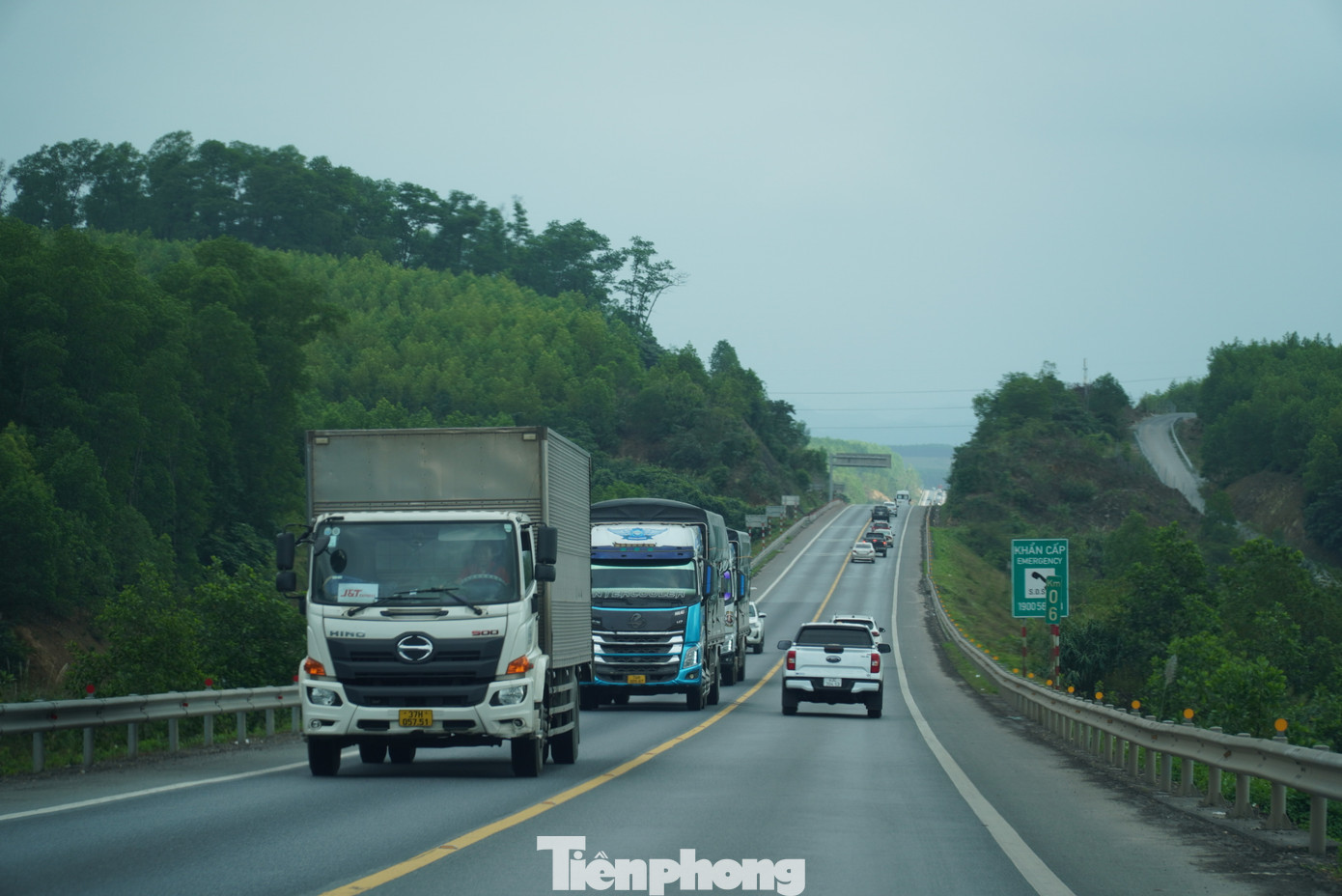 Việc nâng cấp từ quy mô 2 làn xe lên 4 làn xe cao tốc Cam Lộ - La Sơn được thực hiện trên chiều dài tuyến khoảng 98,35 km. Điểm đầu (Cam Lộ) tại Km0+000, kết nối với điểm cuối dự án đường bộ cao tốc đoạn Vạn Ninh - Cam Lộ thuộc địa phận xã Cam Hiếu, huyện Cam Lộ, tỉnh Quảng Trị. Điểm cuối (La Sơn) tại khoảng Km102+200, kết nối với điểm đầu dự án La Sơn - Hòa Liên thuộc địa phận xã Lộc Bổn, huyện Phú Lộc, tỉnh Thừa Thiên Huế. Việc nâng cấp từ quy mô 2 làn xe lên 4 làn xe cao tốc Cam Lộ - La Sơn được thực hiện trên chiều dài tuyến khoảng 98,35 km. Điểm đầu (Cam Lộ) tại Km0+000, kết nối với điểm cuối dự án đường bộ cao tốc đoạn Vạn Ninh - Cam Lộ thuộc địa phận xã Cam Hiếu, huyện Cam Lộ, tỉnh Quảng Trị. Điểm cuối (La Sơn) tại khoảng Km102+200, kết nối với điểm đầu dự án La Sơn - Hòa Liên thuộc địa phận xã Lộc Bổn, huyện Phú Lộc, tỉnh Thừa Thiên Huế.