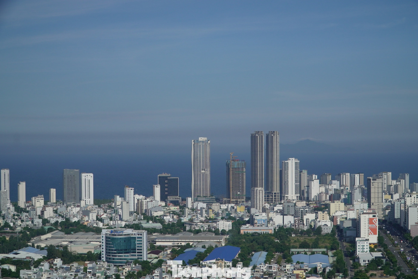 Khách sạn ven biển Đà Nẵng. Ảnh: Thanh Hiền.