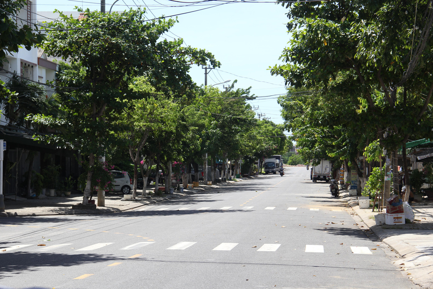 Đường phố Đà Nẵng vắng vẻ, ít người lưu thông những ngày này. Ảnh: Thanh Trần. Đường phố Đà Nẵng vắng vẻ, ít người lưu thông những ngày này. Ảnh: Thanh Trần.