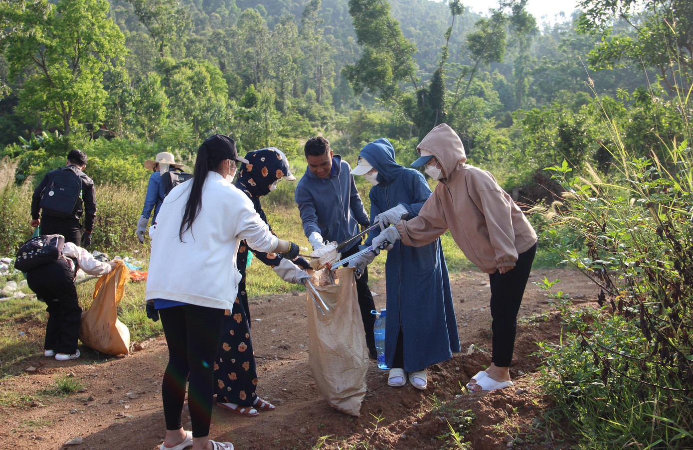 Theo ông Nguyễn Đức Vũ, Trưởng Ban quản lý bán đảo Sơn Trà và các bãi biển du lịch Đà Nẵng, đây là hoạt động vừa gìn giữ, làm đẹp bán đảo Sơn Trà, vừa thu hút và ghi điểm với du khách, nhất là du khách quốc tế. “Du khách có thể tham gia cùng các bạn trẻ đi bộ nhặt rác, lên bán đảo trồng cây. Du lịch có trách nhiệm với môi trường đang là xu thế, vì vậy Đà Nẵng cũng rất chú trọng để bảo vệ môi trường, cảnh quan và ghi dấu trong lòng du khách”, ông nói.