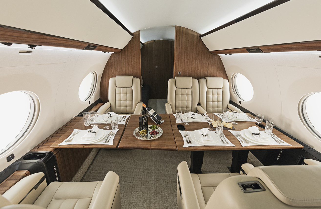 Nội thất của G650ER cũng được thiết kế dành cho giới siêu giàu, với các tiện ích giường ngủ, bếp ăn, quầy bar, phòng tắm, sofa thư giãn với màn hình TV và phòng khách tiêu chuẩn 5-6 sao… Nội thất của G650ER cũng được thiết kế dành cho giới siêu giàu, với các tiện ích giường ngủ, bếp ăn, quầy bar, phòng tắm, sofa thư giãn với màn hình TV và phòng khách tiêu chuẩn 5-6 sao…