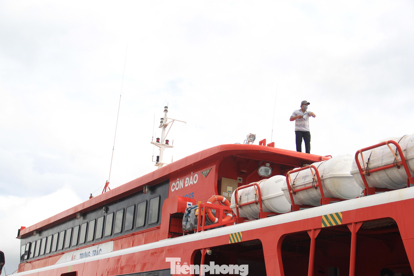Tàu được trang bị hệ thống định vị vệ tinh, dự báo khí tượng thủy văn... Tàu được trang bị hệ thống định vị vệ tinh, dự báo khí tượng thủy văn...