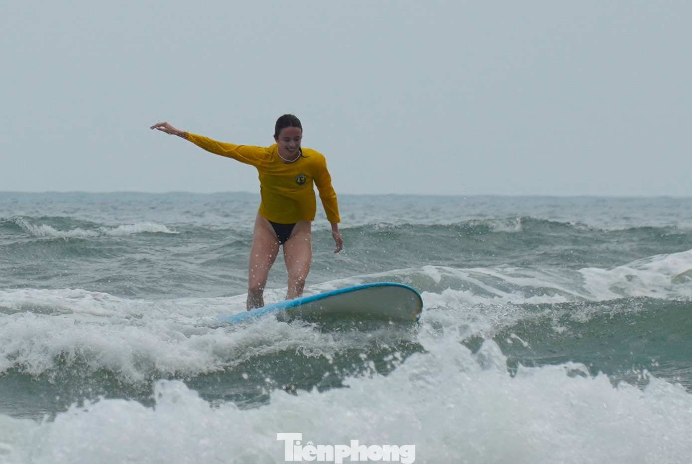 Nhiều khách nữ chơi rất điêu luyện.