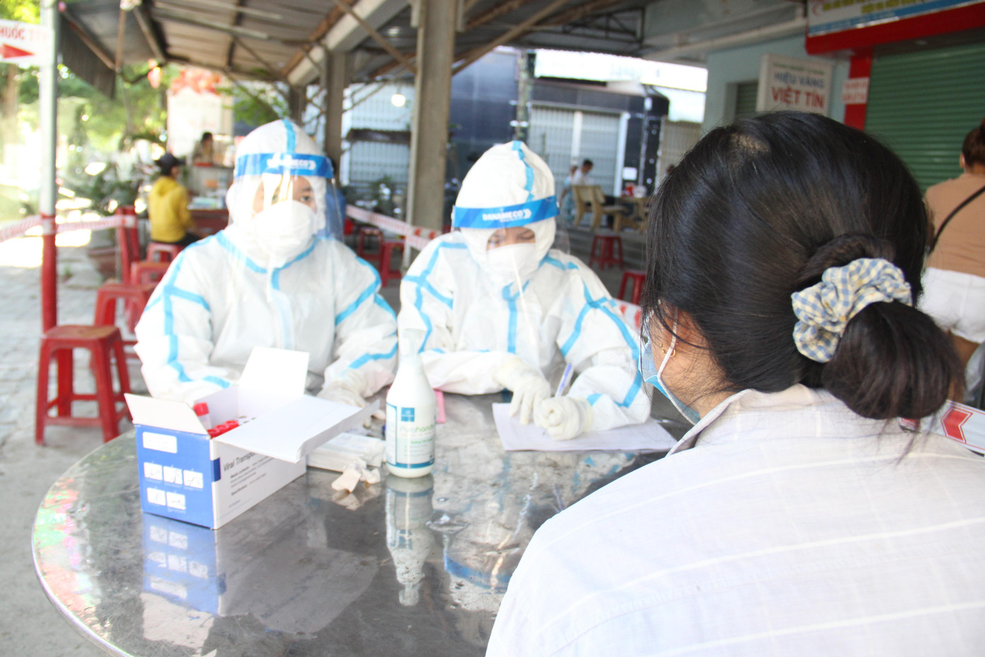 Người dân có thể gọi đến Tổng đài chăm sóc, tư vấn cho người nhiễm COVID-19 tại Đà Nẵng để được tư vấn, hỗ trợ.