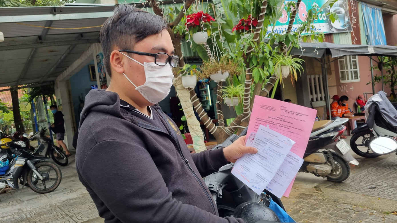 'Toát mồ hôi" mới xin được Giấy xác nhận F0 hoàn thành điều trị, Giấy chứng nhận nghỉ việc hưởng BHXH. 'Toát mồ hôi" mới xin được Giấy xác nhận F0 hoàn thành điều trị, Giấy chứng nhận nghỉ việc hưởng BHXH.