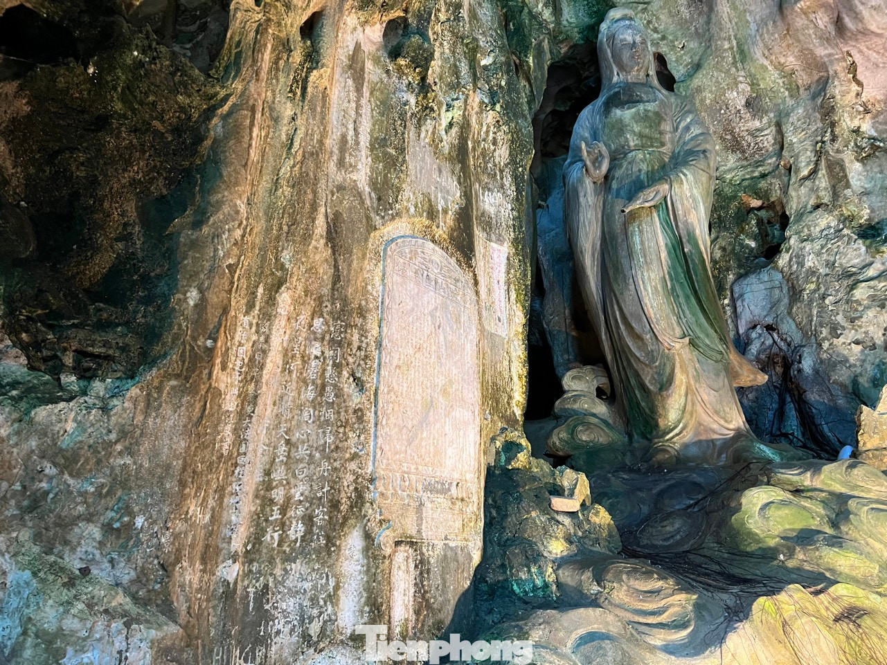 Đặc biệt, trong định hướng phát triển du lịch sẽ tập trung khai thác hiệu quả tiềm năng tài nguyên thiên nhiên, văn hóa sẵn có của khu vực như hệ thống núi đá, hang động, công trình di tích... để phát triển các loại hình, sản phẩm du lịch sinh thái, văn hóa, tín ngưỡng, trải nghiệm; tạo lập các sản phẩm dịch vụ, du lịch mới phù hợp như du lịch thiền, ẩm thực chay, các khóa tu tập... Đồng thời tổ chức các hoạt động khai thác dịch vụ du lịch ban đêm…