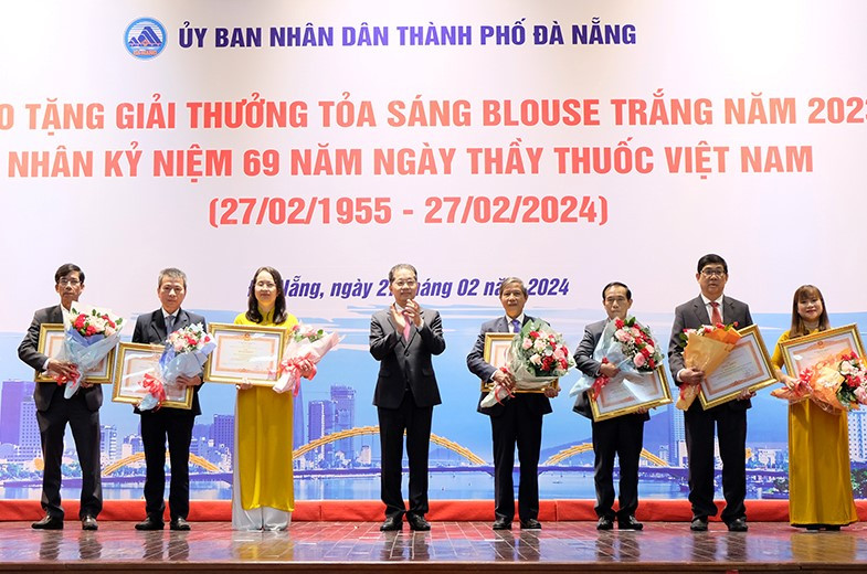 "Tỏa sáng Blouse trắng" được UBND TP. Đà Nẵng tổ chức từ năm 2012.