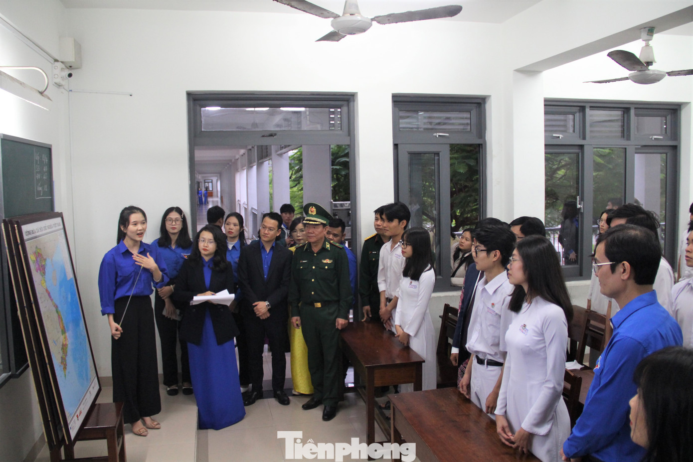 Từ đó, đoàn viên thanh niên có thể thoải mái chụp ảnh, quay phim cùng bản đồ thực tế ảo kèm thông điệp của cuộc vận động và đăng tải trên nền tảng số.