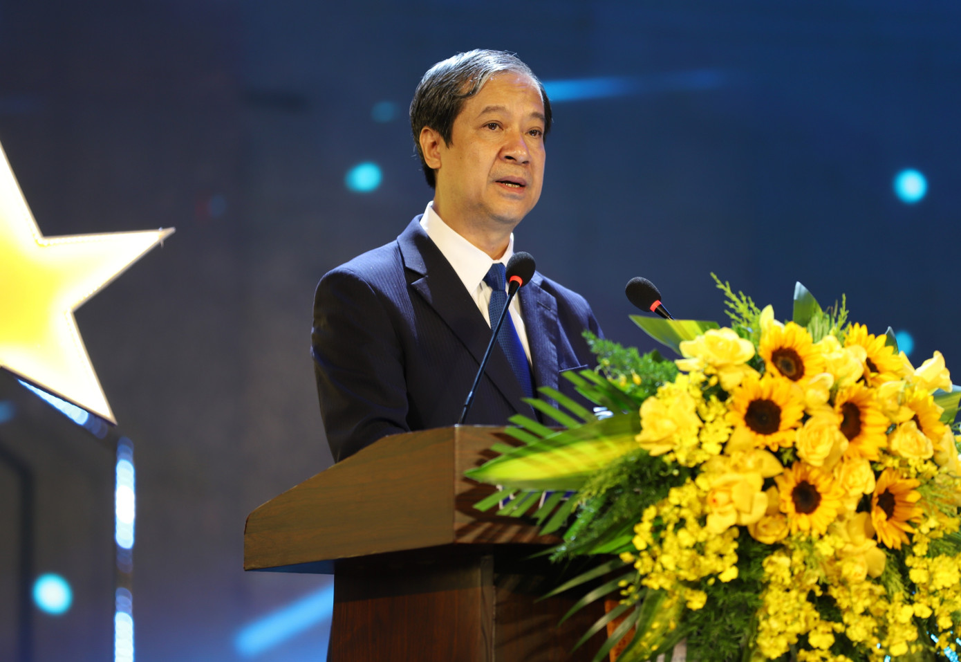 Bộ trưởng lưu ý ĐH Đà Nẵng phải gia tăng sự quyết tâm và tập trung chỉ đạo để thúc đẩy nhanh tiến độ Dự án xây dựng ĐH Đà Nẵng.