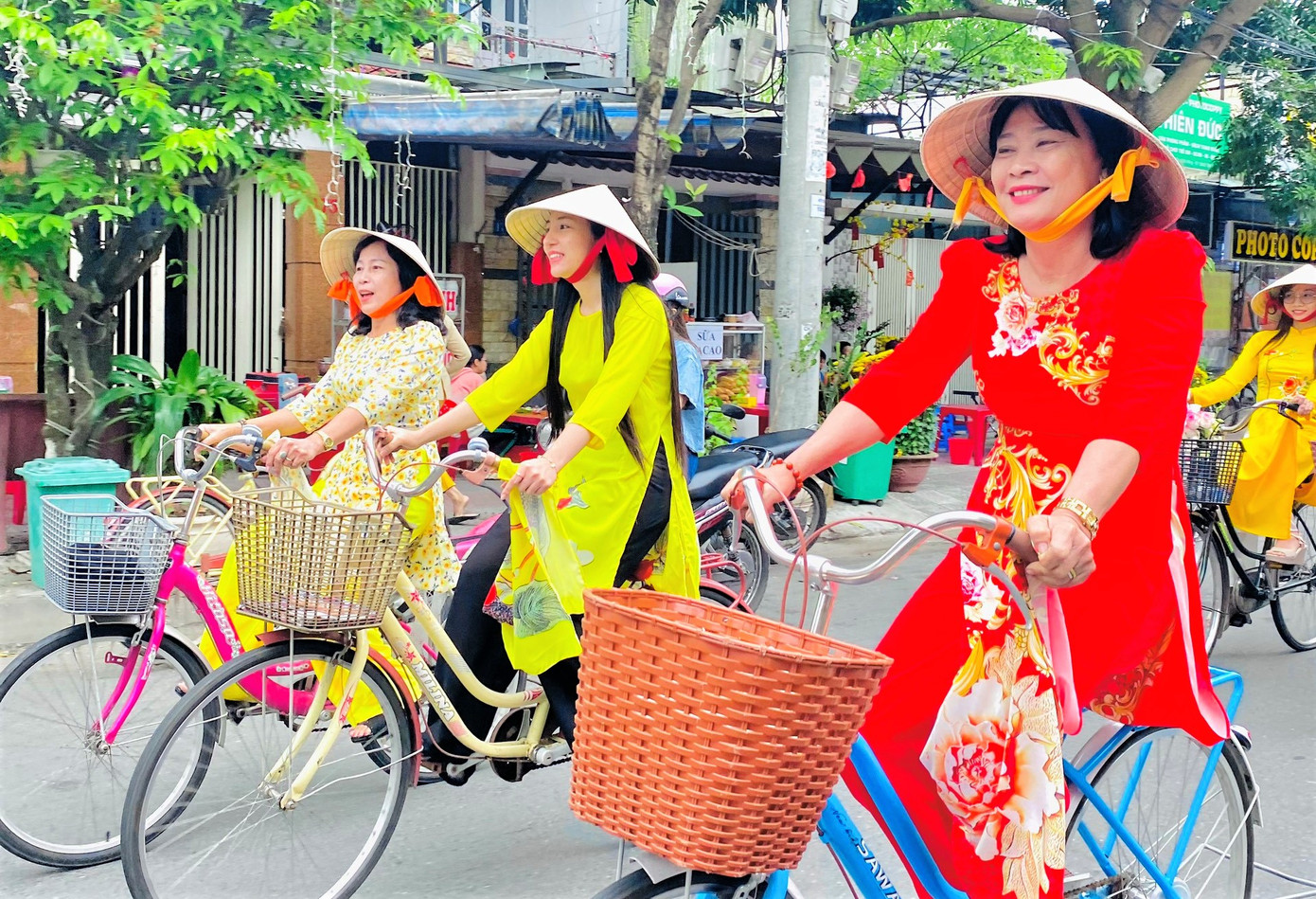 Bà Phạm Thị Hiền, Chủ tịch Hội LHPN phường Hòa Xuân chia sẻ, ngày Quốc tế phụ nữ 8/3 là dịp để tôn vinh vẻ đẹp, khẳng định vai trò của những người phụ nữ trong xã hội, gia đình và trong cuộc sống.