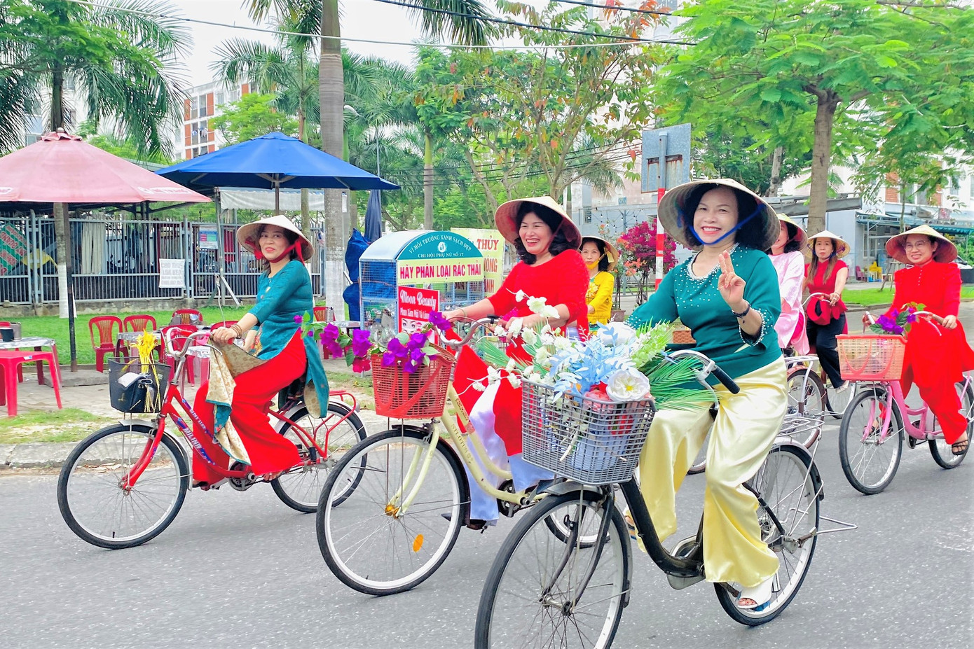 Bà Phạm Thị Hiền, Chủ tịch Hội LHPN phường Hòa Xuân chia sẻ, ngày Quốc tế phụ nữ 8/3 là dịp để tôn vinh vẻ đẹp, khẳng định vai trò của những người phụ nữ trong xã hội, gia đình và trong cuộc sống.