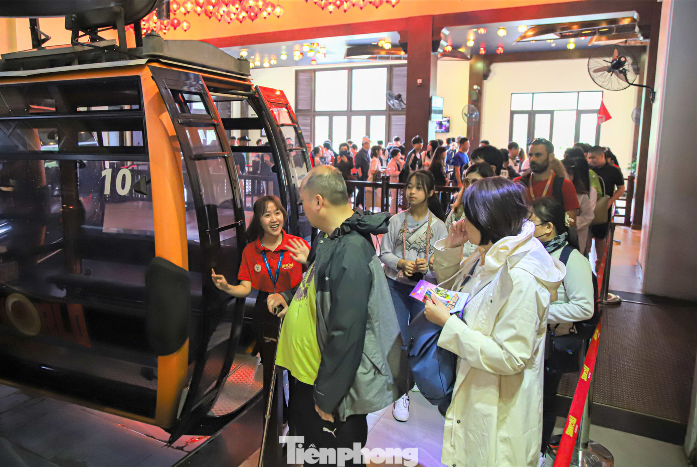 Các khu điểm du lịch đón lượng khách lớn trong dịp này. Khu du lịch Sun World Bà Nà Hills đón hơn 82.000 lượt khách, tăng 8% so với cùng kỳ năm ngoái, công viên châu Á đón gần 35.000 lượt khách, tăng 16%, di tích danh thắng Ngũ Hành Sơn đón gần 40.000 lượt khách, tăng 31%, bán đảo Sơn Trà đón hơn 70.000 lượt khách, tăng 57%, công viên nước Mikazuki đón gần 11.000 lượt khách, tăng hơn 50%, công viên suối khoáng nóng Núi Thần Tài đón gần 8.000 lượt khách, tăng 44%…