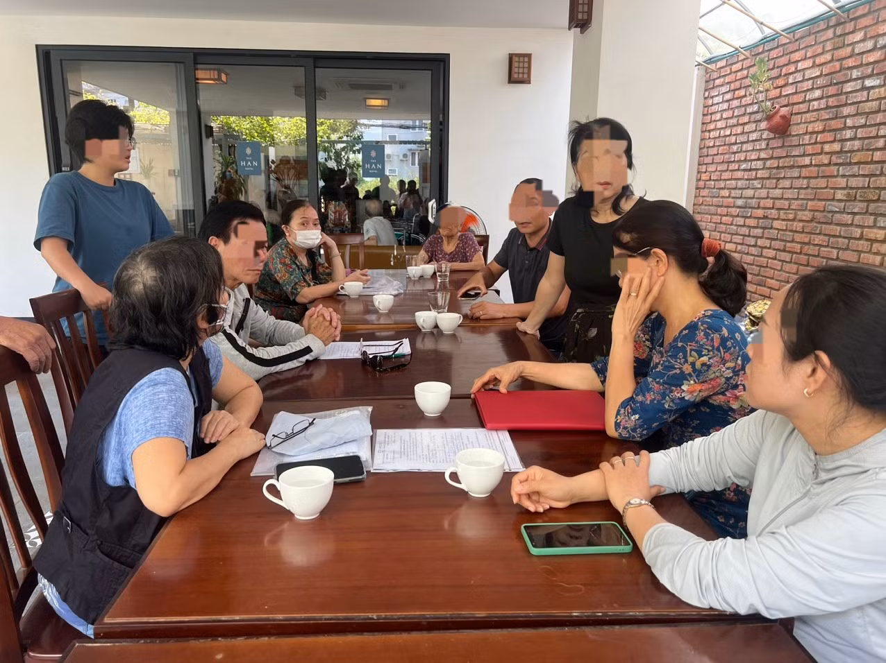 Khi ngừng hoạt động, công ty vẫn nợ gia đình các cụ hàng chục đến hàng trăm triệu đồng.