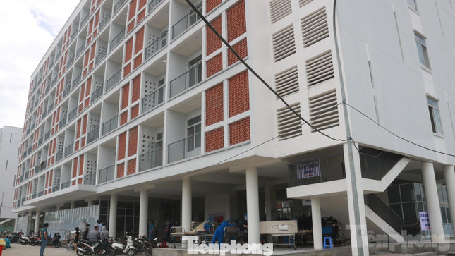 Bệnh viện dẫ chiến khu KTX phía Tây Đà Nẵng hiện đang điều trị cho 158 bệnh nhân. Ảnh: Nguyễn Thành. Bệnh viện dẫ chiến khu KTX phía Tây Đà Nẵng hiện đang điều trị cho 158 bệnh nhân. Ảnh: Nguyễn Thành.