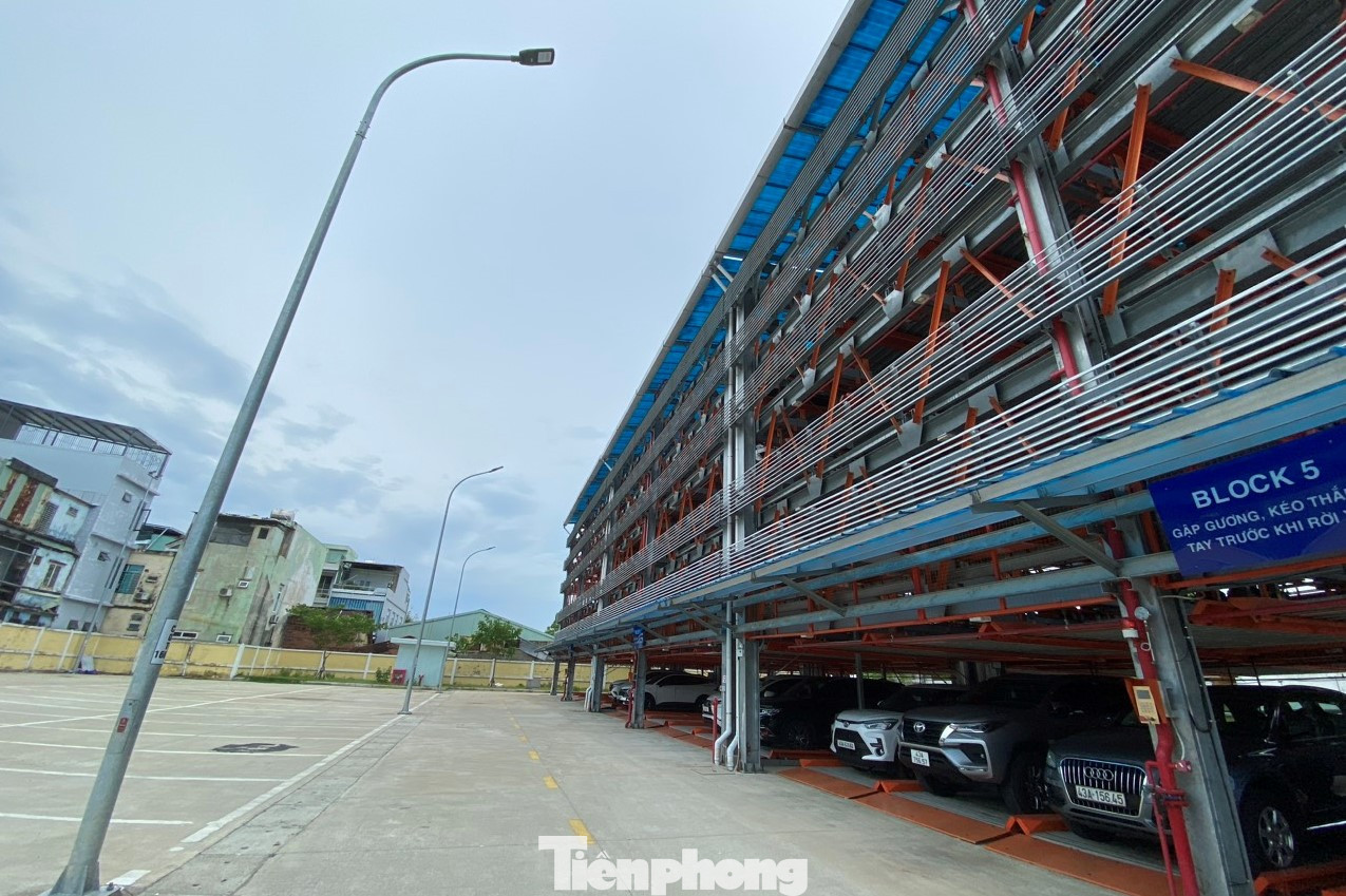 Ngoài hơn 170 chỗ cho xe 7 chỗ trở xuống, còn hơn 60 vị trí đỗ ở sân bãi, Sở GTVT sẽ đề xuất UBND TP mở rộng loại phương tiện vào đậu đỗ, cụ thể là xe khách từ 16 chỗ trở xuống, xe từ 2,5 tấn trở xuống. Ngoài hơn 170 chỗ cho xe 7 chỗ trở xuống, còn hơn 60 vị trí đỗ ở sân bãi, Sở GTVT sẽ đề xuất UBND TP mở rộng loại phương tiện vào đậu đỗ, cụ thể là xe khách từ 16 chỗ trở xuống, xe từ 2,5 tấn trở xuống.