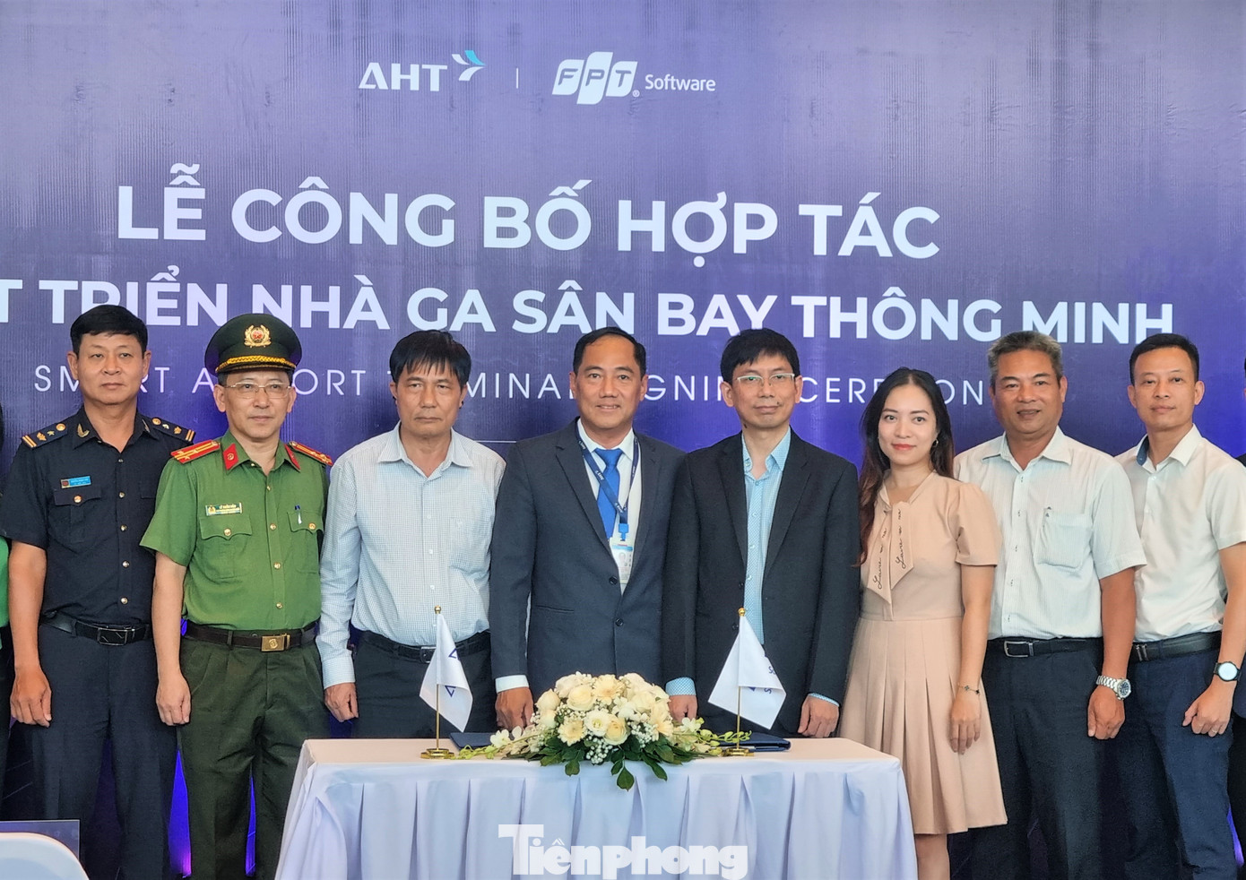 AHT và FPT Software cùng bắt tay chuyển đổi số để tối ưu thời gian làm thủ tục hiệu quả, nâng tầm trải nghiệm hành khách khi đến sân bay. AHT và FPT Software cùng bắt tay chuyển đổi số để tối ưu thời gian làm thủ tục hiệu quả, nâng tầm trải nghiệm hành khách khi đến sân bay.