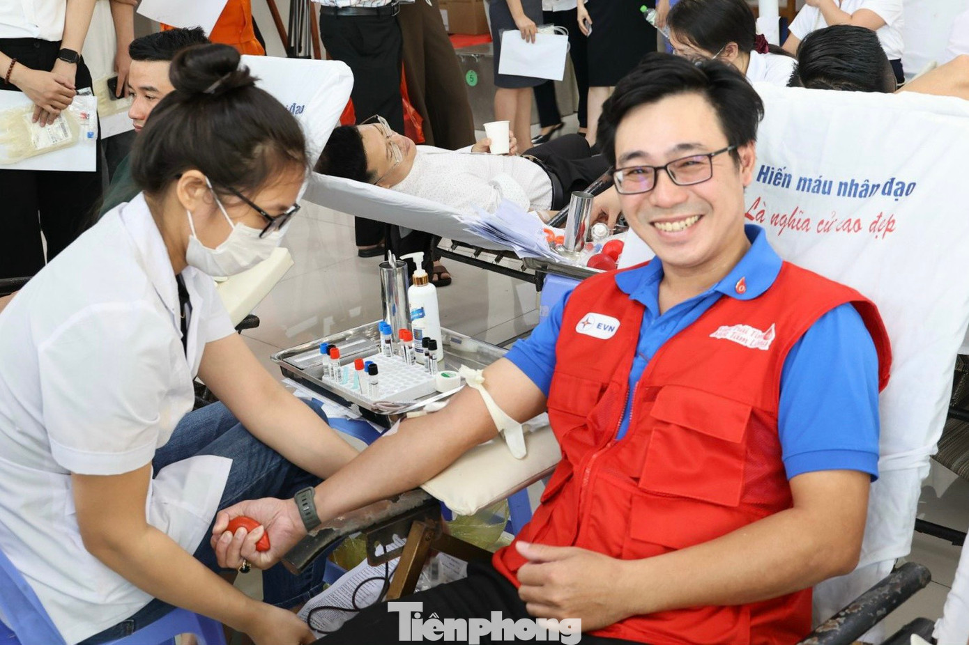 Chương trình Tuần lễ hồng EVN do Tập đoàn Điện lực Việt Nam khởi xướng trên quy mô toàn quốc từ năm 2015 và trở thành hoạt động thường niên. Qua 8 lần EVNCPC tổ chức Tuần lễ hồng EVN, tổng số lượng máu được hiến tặng là hơn 13.000 đơn vị.