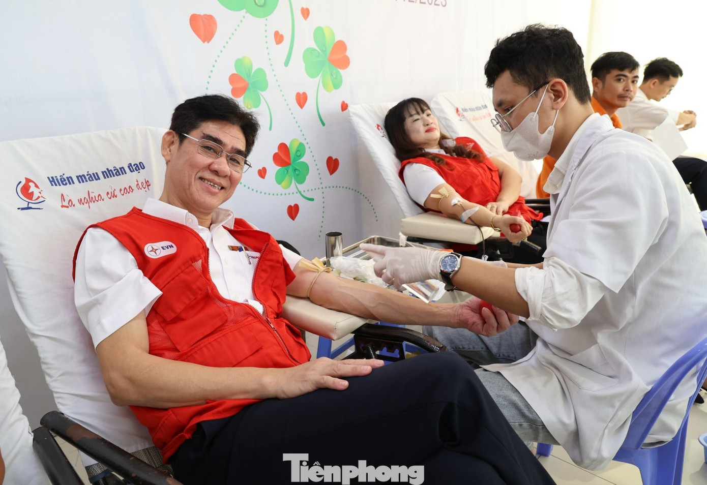 Chương trình Tuần lễ hồng EVN do Tập đoàn Điện lực Việt Nam khởi xướng trên quy mô toàn quốc từ năm 2015 và trở thành hoạt động thường niên. Qua 8 lần EVNCPC tổ chức Tuần lễ hồng EVN, tổng số lượng máu được hiến tặng là hơn 13.000 đơn vị.