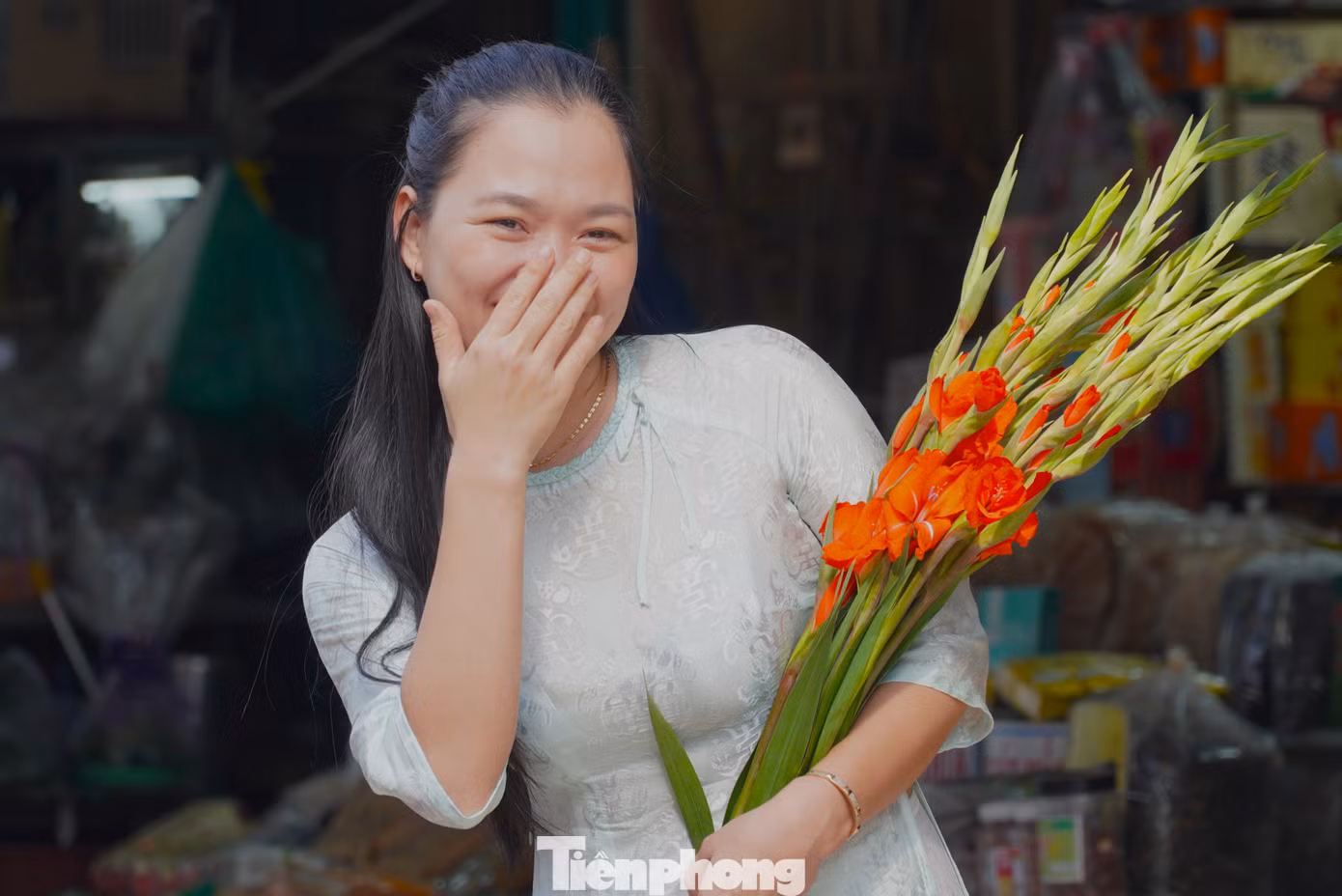 Các tuyến đường quanh chợ Hàn đã được bố trí đi một chiều nên giảm tình trạng ùn tắc, tai nạn giao thông. Chợ Hàn được hình thành từ năm 1940. Vào năm 1989, chợ được khởi công xây mới với hai tầng khang trang trên diện tích 28.000 m². Các tuyến đường quanh chợ Hàn đã được bố trí đi một chiều nên giảm tình trạng ùn tắc, tai nạn giao thông. Chợ Hàn được hình thành từ năm 1940. Vào năm 1989, chợ được khởi công xây mới với hai tầng khang trang trên diện tích 28.000 m².