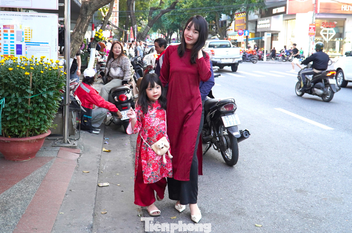 Các tuyến đường quanh chợ Hàn đã được bố trí đi một chiều nên giảm tình trạng ùn tắc, tai nạn giao thông. Chợ Hàn được hình thành từ năm 1940. Vào năm 1989, chợ được khởi công xây mới với hai tầng khang trang trên diện tích 28.000 m².