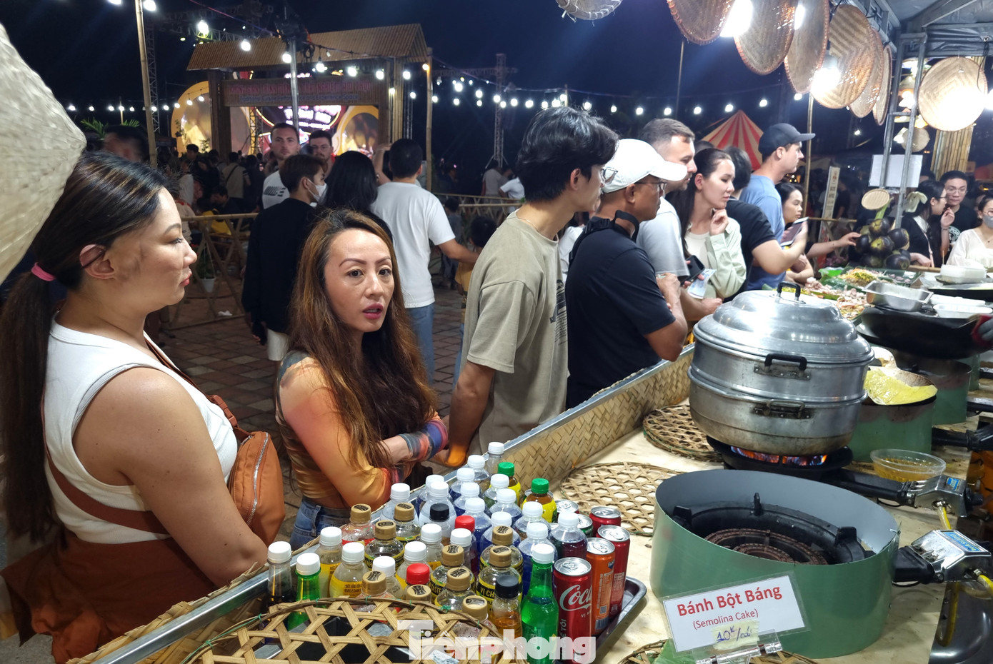 Lễ hội níu chân đông đảo du khách quốc tế. Nhiều năm qua, Đà Nẵng nỗ lực xây dựng sản phẩm du lịch ẩm thực phong phú. Ngoài những món ăn đặc trưng, thành phố còn chú trọng ẩm thực phục vụ từng thị trường khách riêng biệt như Ấn Độ, Hàn Quốc, Nhật Bản...