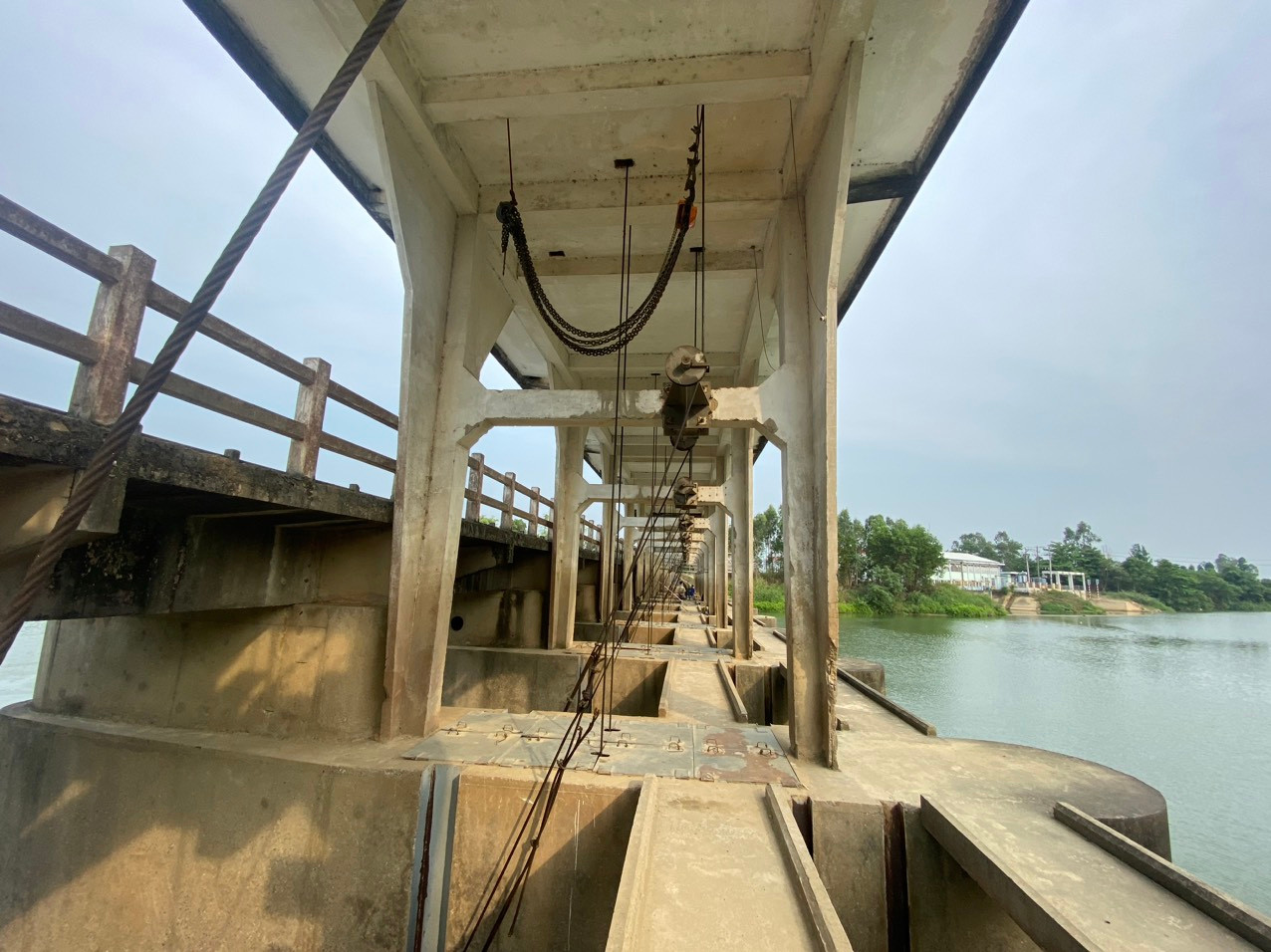 Mực nước sông Yên thường xuyên hạ thấp, có thời điểm xuống 1,24m.