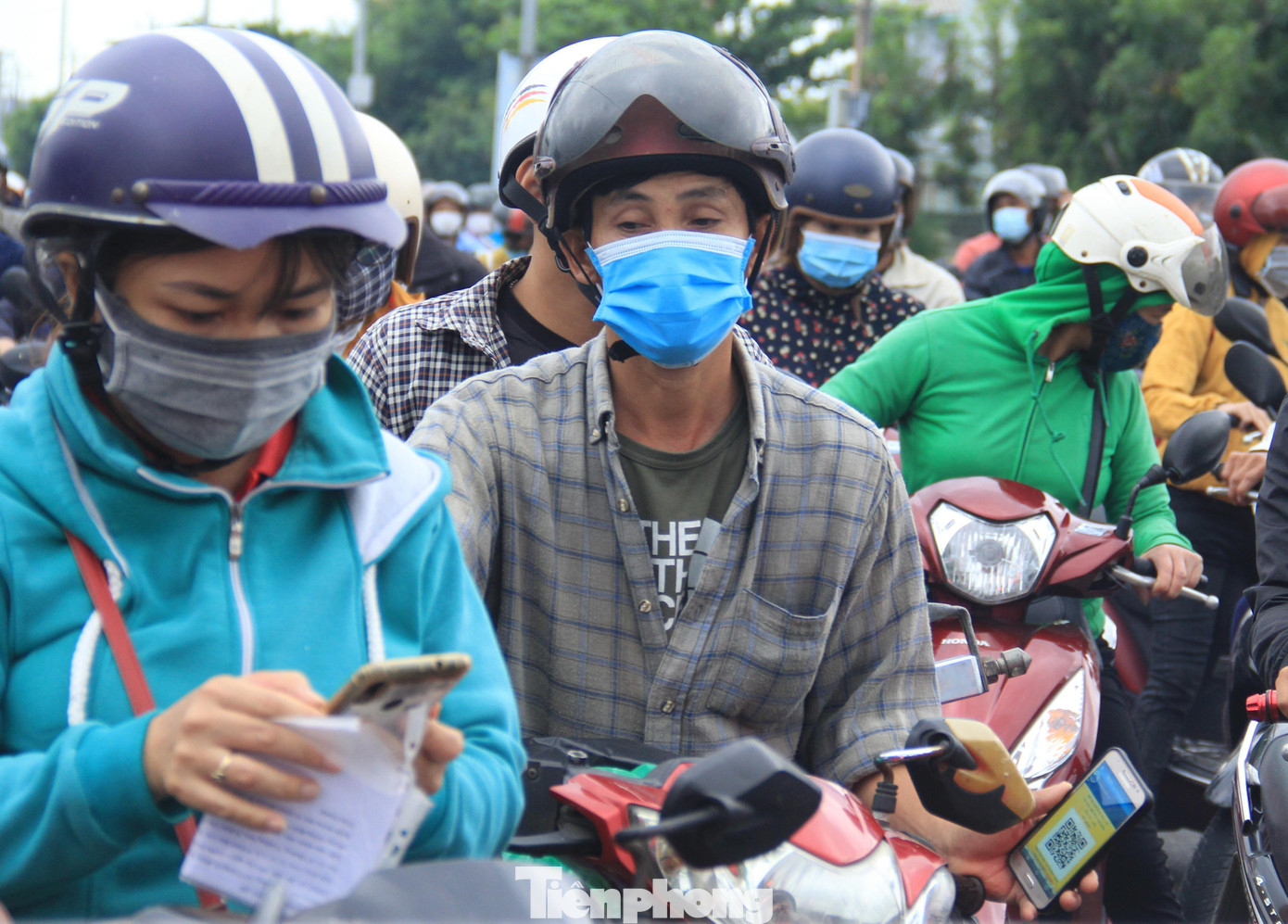 Dòng người đông đúc. Dòng người đông đúc.