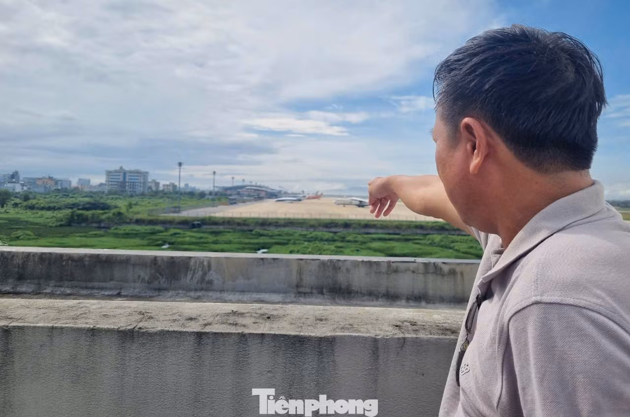 Người dân đứng từ sân thượng có thể nhìn thấy các chuyên cơ chở tỷ phú. Người dân đứng từ sân thượng có thể nhìn thấy các chuyên cơ chở tỷ phú.