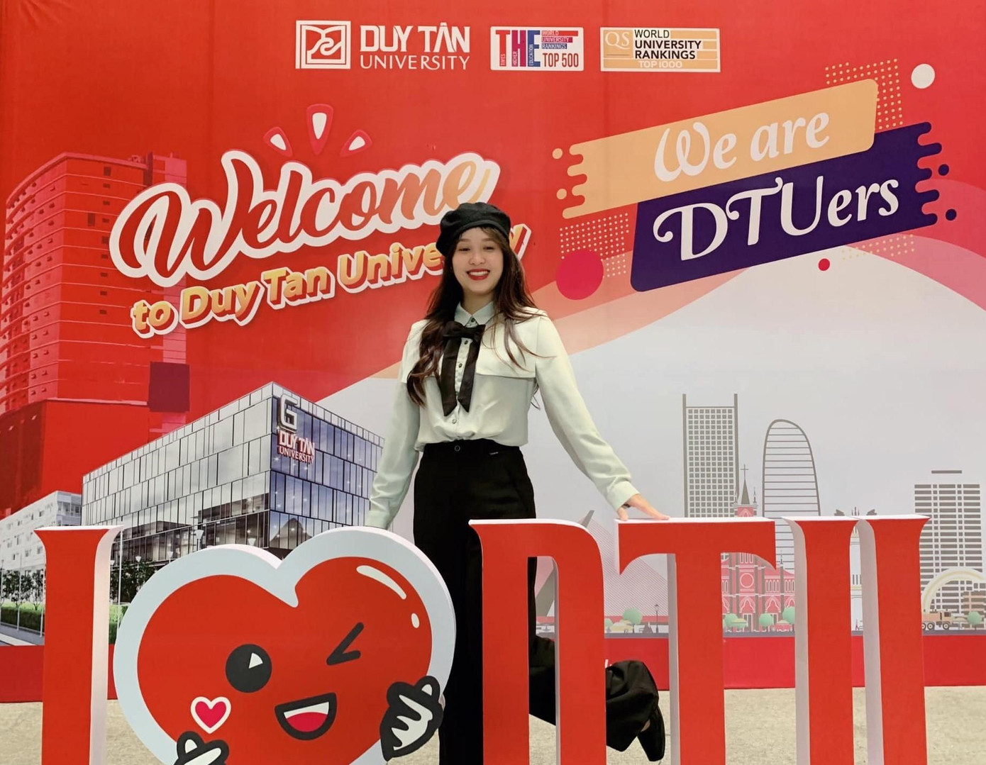 Tân sinh viên có thể đến nhập học trực tiếp hoặc nhập học online. Tân sinh viên có thể đến nhập học trực tiếp hoặc nhập học online.