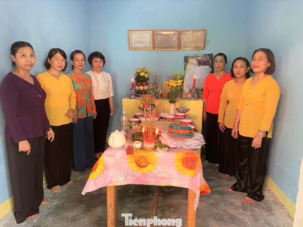 Hàng chục mâm cúng giỗ liệt sĩ khắp các xã ở huyện Hòa Vang được Hội phụ nữ chuẩn bị trang trọng, đủ đầy. Hàng chục mâm cúng giỗ liệt sĩ khắp các xã ở huyện Hòa Vang được Hội phụ nữ chuẩn bị trang trọng, đủ đầy.