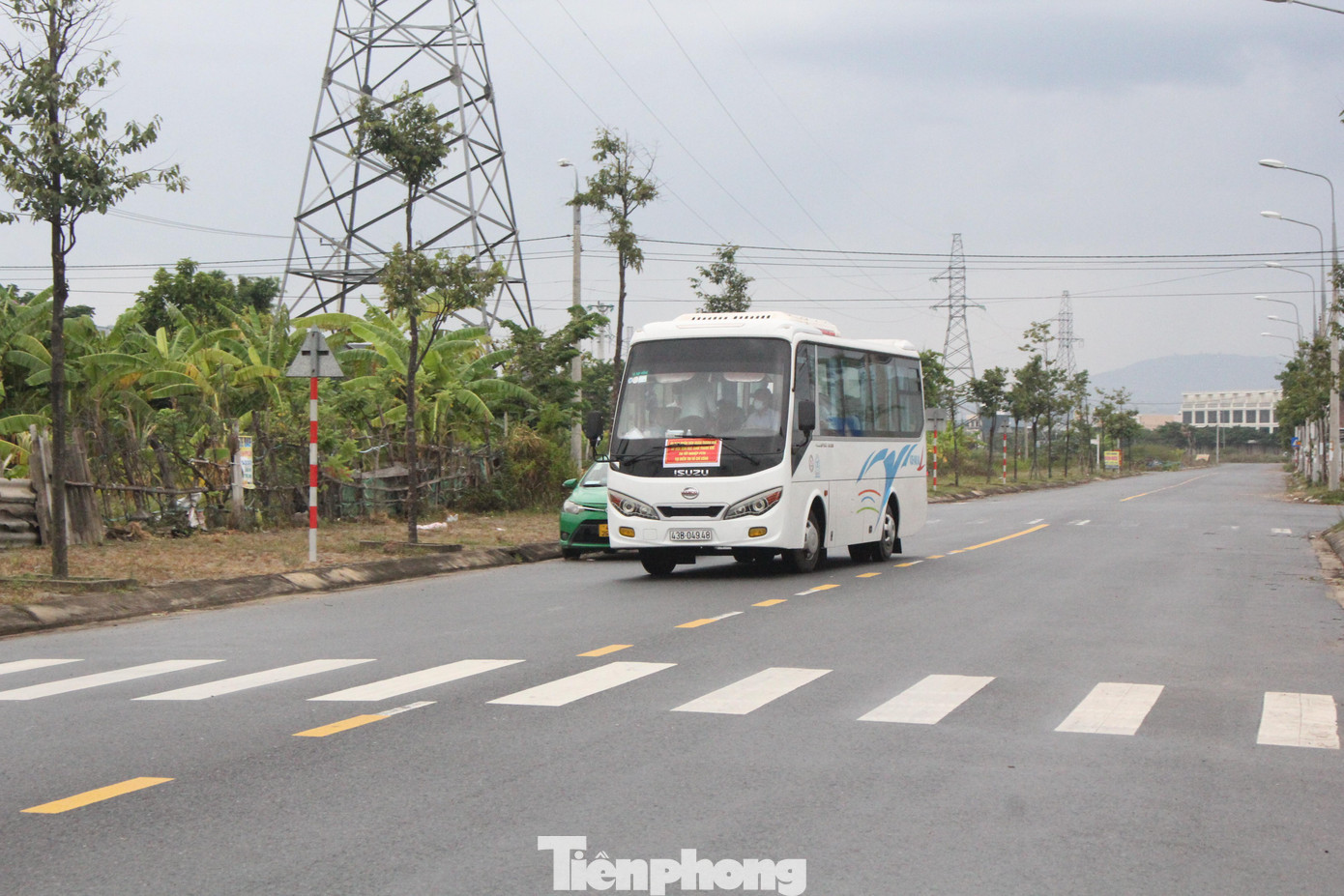 Các thí sinh còn lại cũng được bố trí xe đón từ khu vực cách ly y tế đến trường thi. Các thí sinh còn lại cũng được bố trí xe đón từ khu vực cách ly y tế đến trường thi.