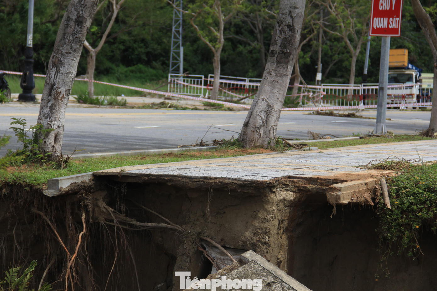 Trao đổi với Tiền Phong, ông Nguyễn Xuân Bình, Phó Giám đốc Sở Du lịch TP Đà Nẵng cho hay Sở đang kiểm tra số lượng, tình hình khách lưu trú trên bán đảo. Trước mắt sẽ xem xét cách hỗ trợ của khu nghỉ dưỡng, đồng thời sẽ có phương án để hỗ trợ du khách tốt nhất