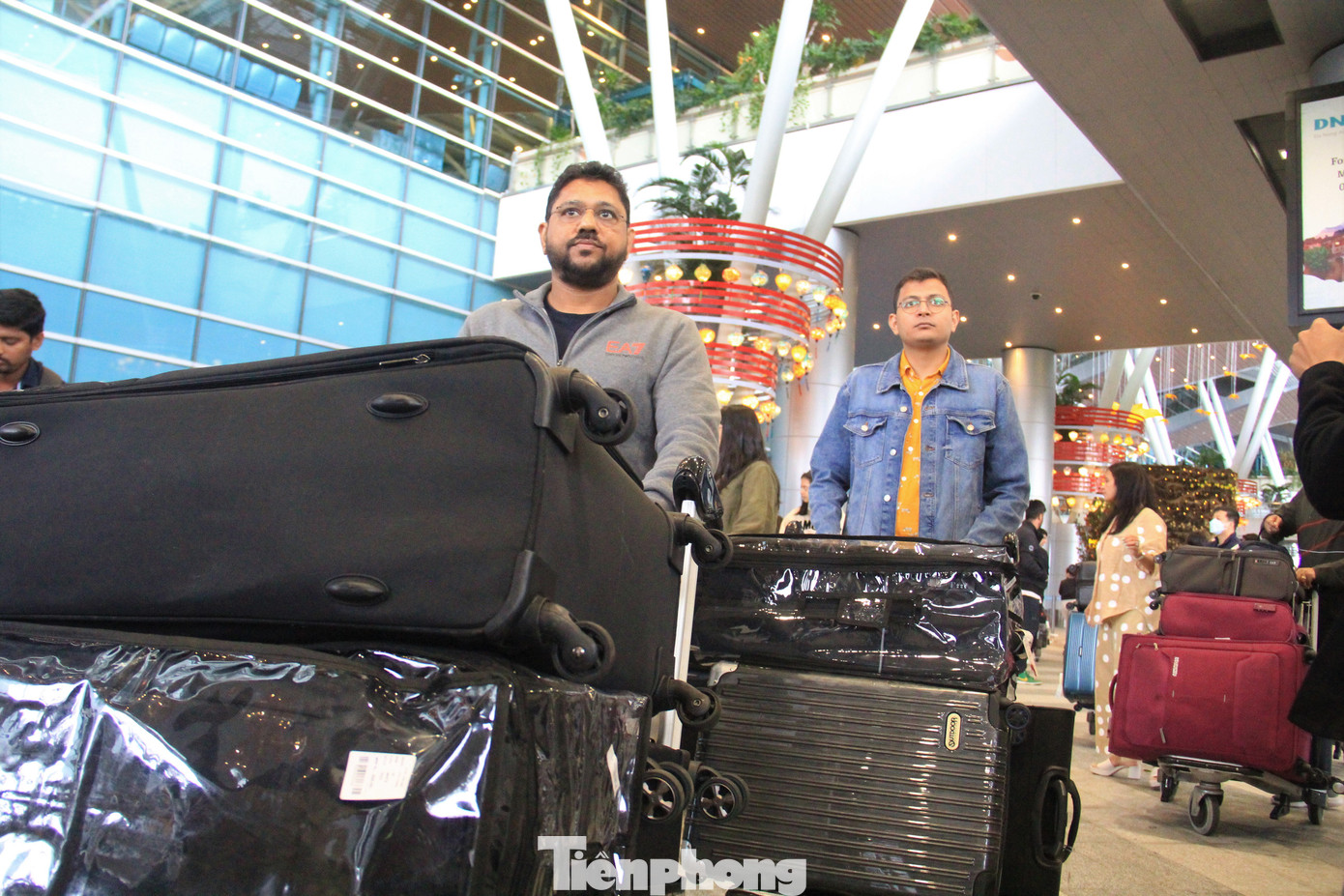 Hơn 2 tấn nguyên vật liệu, trang phục, đạo cụ cũng sẽ được chuyển từ Ấn Độ đến Đà Nẵng để chuẩn bị cho lễ cưới.